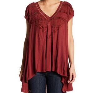 FREE PEOPLE ABIGAIL LACE-DETAIL SHORT SLEEVE V-NECK TEE IN Burgundy Rust M